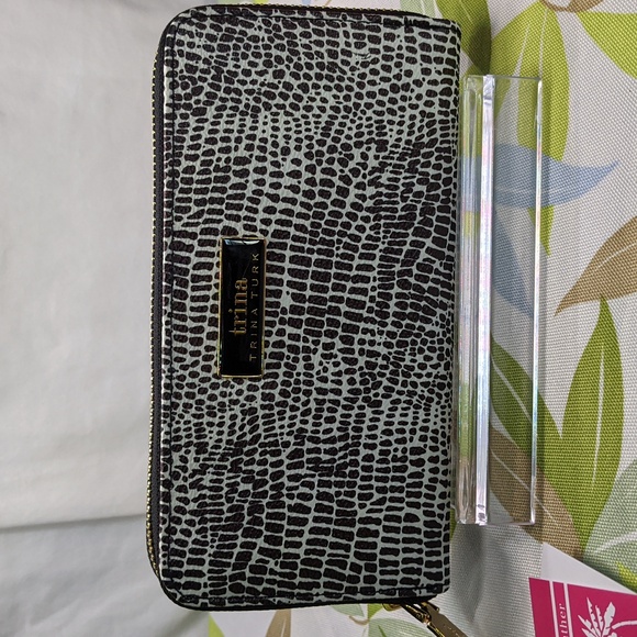 Trina Turk Large Zip Around Vegan Croco Wallet, Gift Box, Brown & White, NWT/NIB - Picture 1 of 9